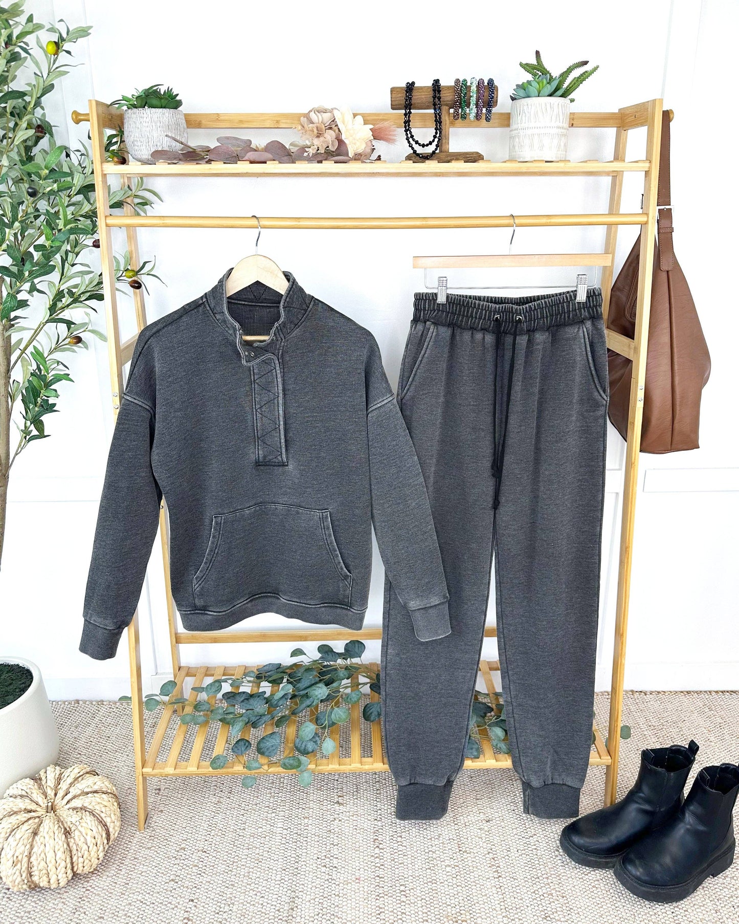 IN STOCK Vintage Wash Joggers - Black: Small