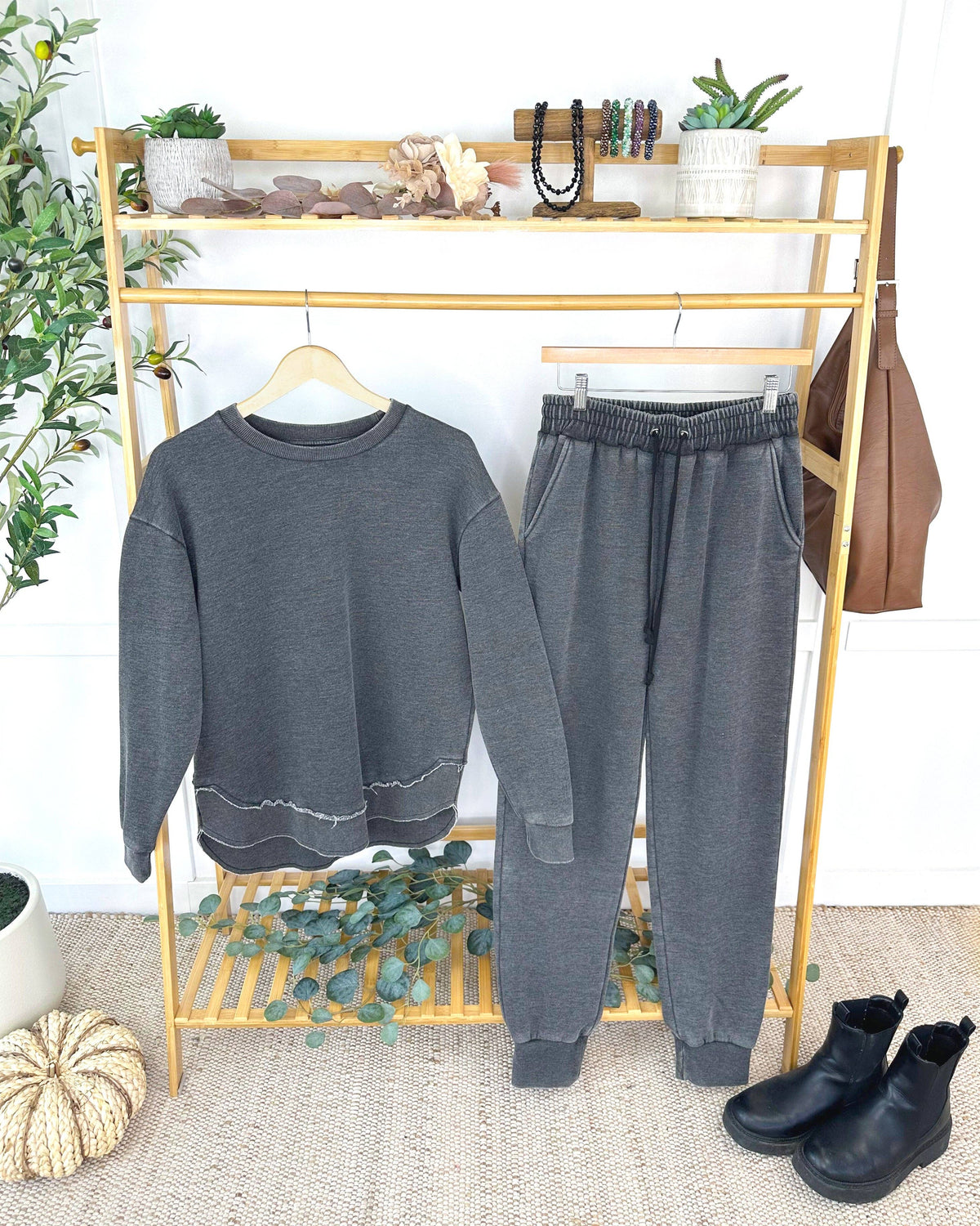 IN STOCK Vintage Wash Joggers - Black: Small