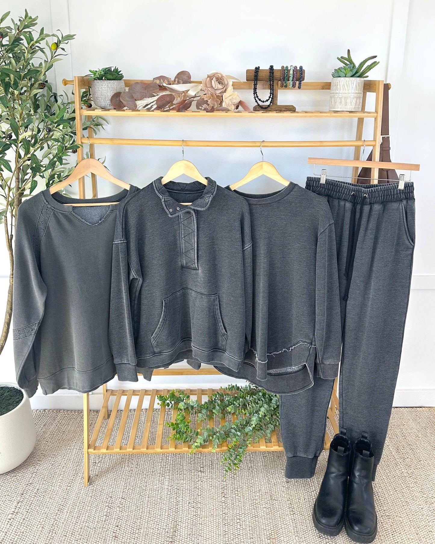 IN STOCK Vintage Wash Joggers - Black: Small